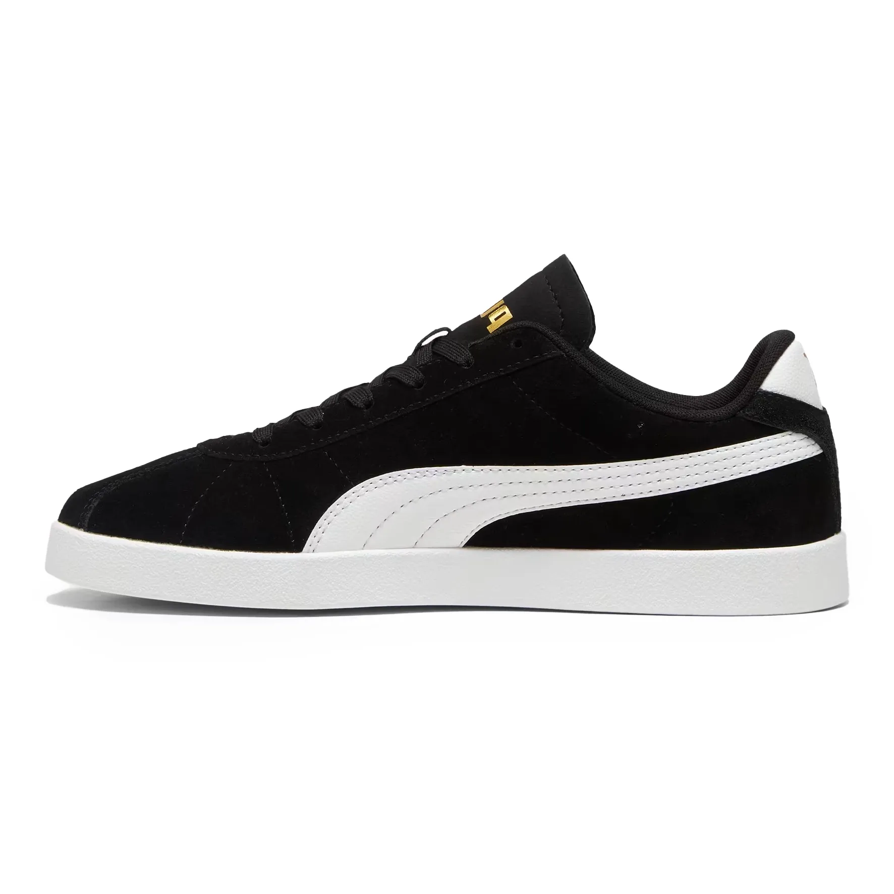Tênis Puma Club II preto vista lateral com detalhes em branco e solado branco